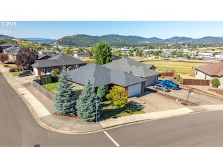 1862 NE Sunset St, Roseburg, OR 97470