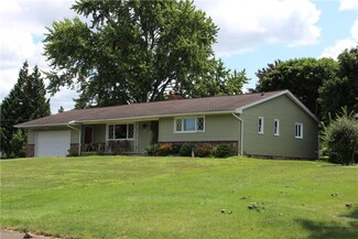 15 Old Meadow Dr, Rochester, NY 14626