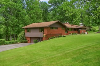 929 Center Oak Dr, Pittsburgh, PA 15237