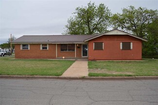 404 S 16th St, Frederick, OK 73542