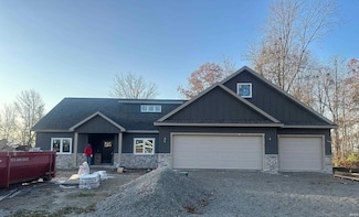 8768 Grand Forest Dr, New Haven, IN 46774