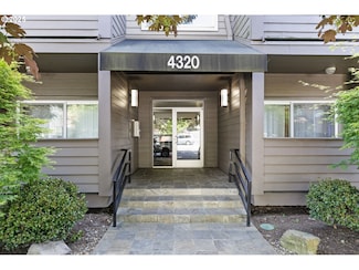 4320 S Corbett Ave Unit 117, Portland, OR 97239
