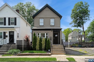 21 Crawford St, East Orange, NJ 07018
