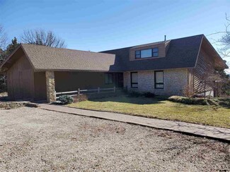 2619 Marque Hill Rd, Manhattan, KS 66502