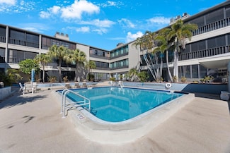 215 Valencia Blvd Unit 205, Largo, FL 33770