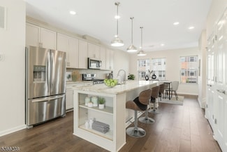 17 Gala Ct, Livingston, NJ 07039