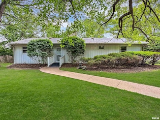 6006 N Big Hollow Rd, Peoria, IL 61615