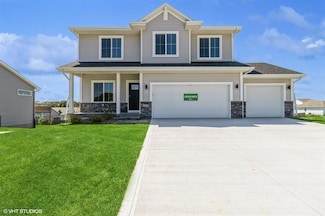 2426 E 50th St, Des Moines, IA 50317