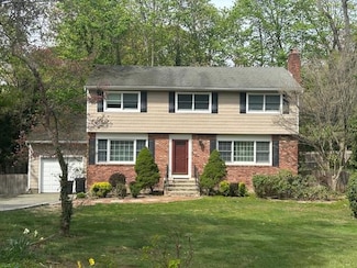 61 View Acre Dr, Huntington, NY 11743