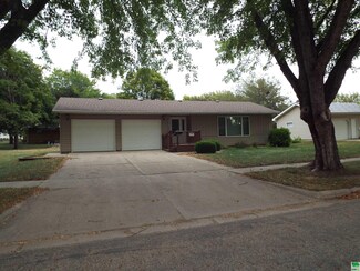 1020 2nd St NE, Sibley, IA 51249