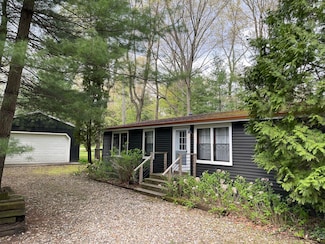 50157 Cable Lakeview Dr, Dowagiac, MI 49047