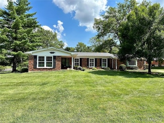 825 Woodruff Dr, Ballwin, MO 63011