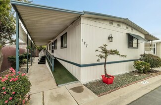 1001 Sylmar Ave Unit 127, Clovis, CA 93612