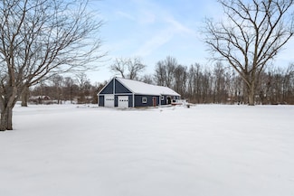 557 W James St, Lawrence, MI 49064