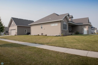 731 Willow Bend Dr, Casselton, ND 58012