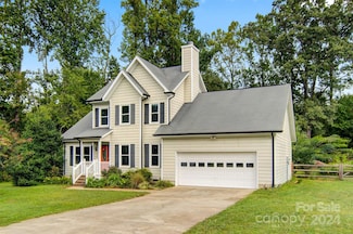 5352 Winding Oak Dr, Hickory, NC 28602