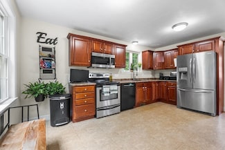 55 Edge Hill Dr, Bridgewater, MA 02324