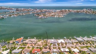 7056 S Shore Dr S, South Pasadena, FL 33707