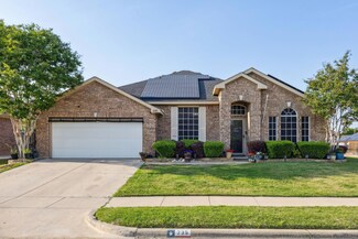 235 Quail Meadows Ln, Arlington, TX 76002
