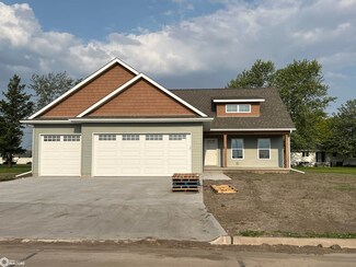 401 Laci Dru Dr, Mediapolis, IA 52637