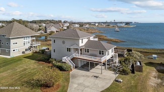 221 Straits Dr, Beaufort, NC 28516