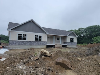 5 N River Rd, Epping, NH 03042