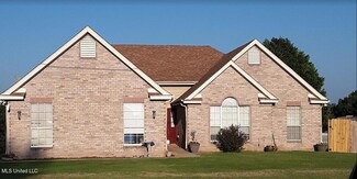 52 Blue Lake Dr, Lake Cormorant, MS 38641