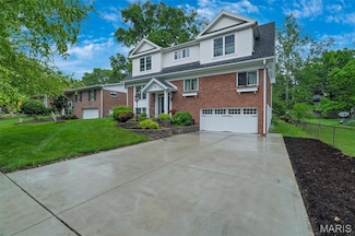 537 Villa Gardens Dr, Saint Louis, MO 63122