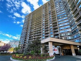 2 Bay Club Dr Unit 17-Z2, Bayside, NY 11360