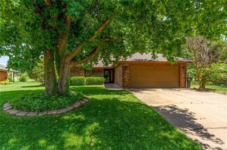 1716 Green Leaf Ln, Edmond, OK 73013