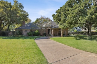 2900 Oak Trail Ct, Arlington, TX 76016