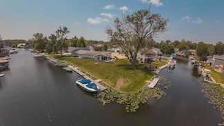 9980 N Marine Key Dr, Syracuse, IN 46567