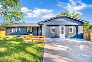 2909 NE Lakeview Cir, Lawton, OK 73507