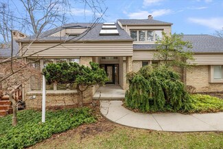 5056 Mirror Lake Ct Unit 4, West Bloomfield, MI 48323