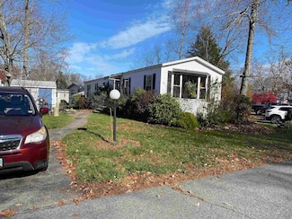 81 Elm Ct, Seabrook, NH 03874