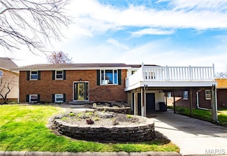 20 Fontainebleau Dr, Granite City, IL 62040