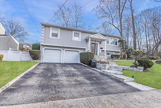 93 Searingtown Rd, Albertson, NY 11507