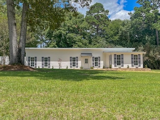 824 Beach Dr, East Dublin, GA 31027