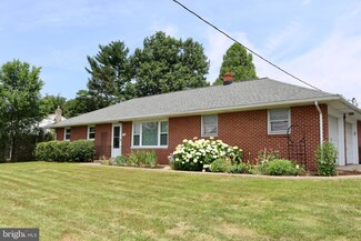 523 E Newport Rd, Lititz, PA 17543