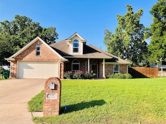 105 Wallace Blvd, Cameron, TX 76520