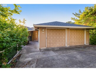 5233 N Emerson Dr, Portland, OR 97217