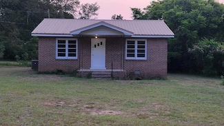 54 Libba St, Ozark, AL 36360