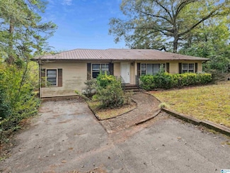 1733 Faircrest Dr, Bessemer, AL 35023