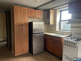 230 Anderson Ave Unit 1A, Fairview, NJ 07022