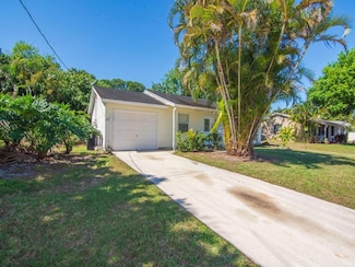526 NW Kingston St, Port Saint Lucie, FL 34983