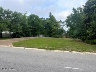 575 Royal Oak Dr, Pass Christian, MS 39571