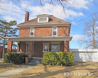 830 N 2nd St, Platteville, WI 53818