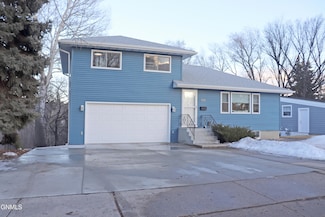 1017 E Highland Acres Rd, Bismarck, ND 58501