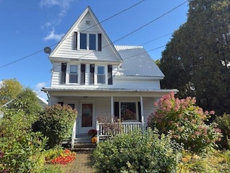 52 Church St, Richmond, VT 05477