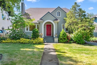 912 Highland Dr, Wenatchee, WA 98801